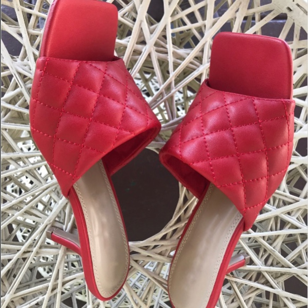 New red padded square toe - Picture 7 of 8